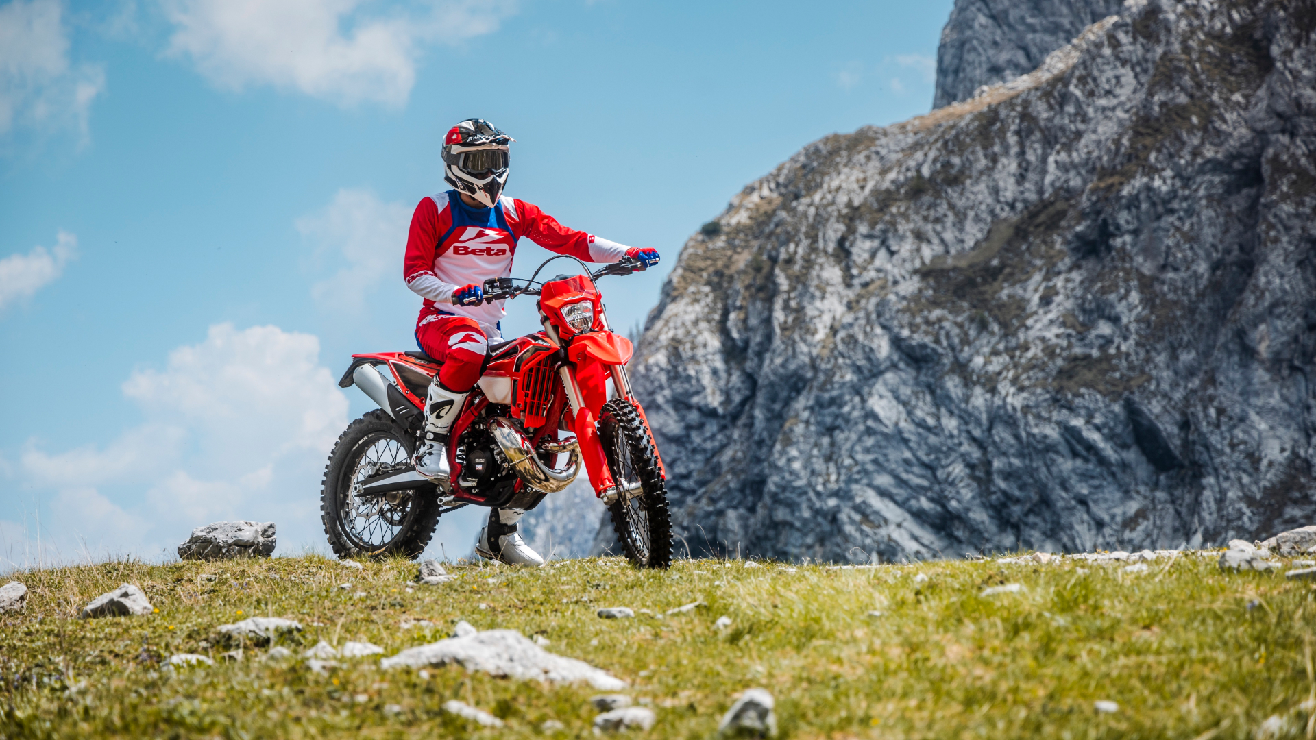 BETA RR 2T 250 X-PRO MY27 Bergkulisse